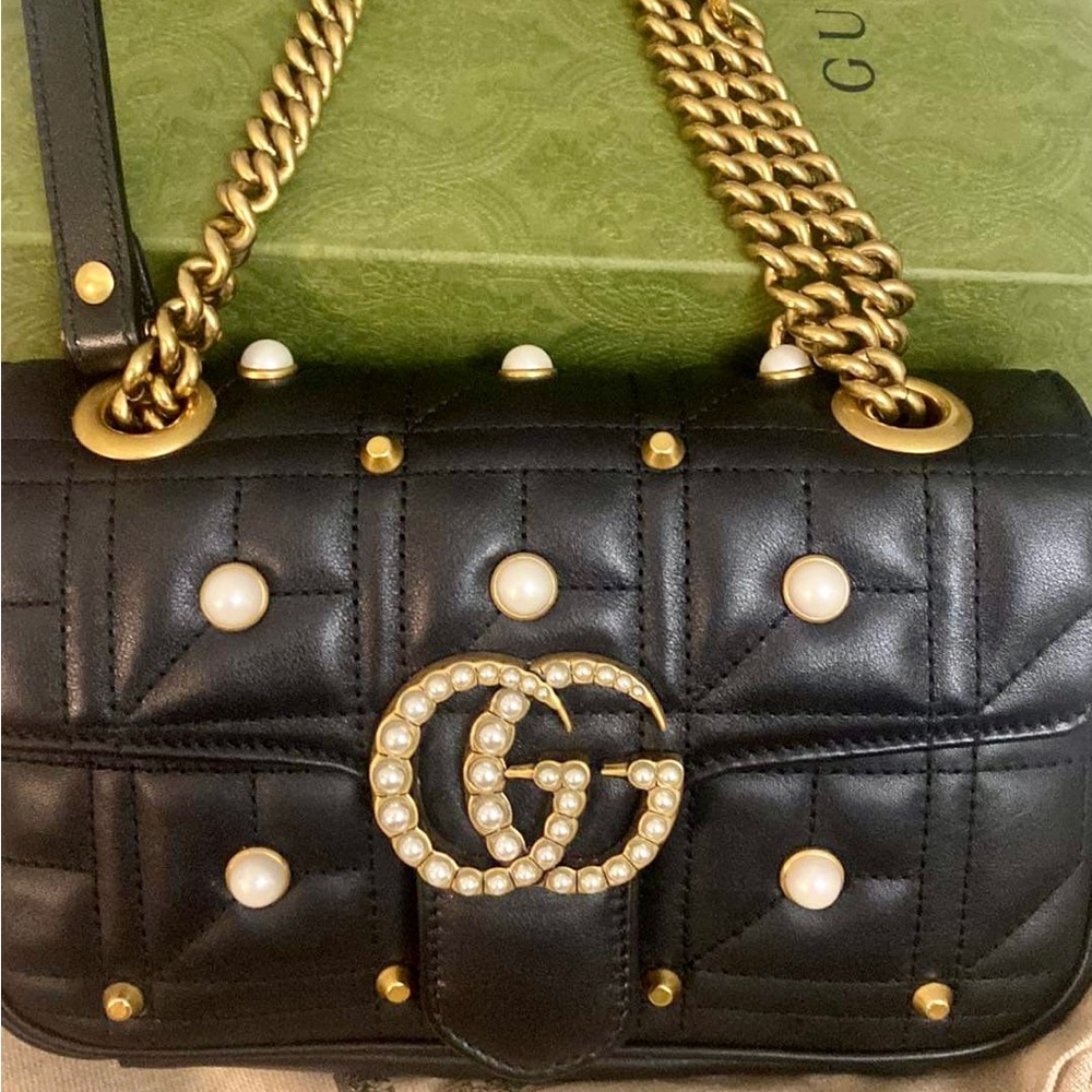 Gucci cross body bag is small leather good size, it’s still great condition.